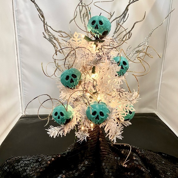 14” Disney Themed Poison Apple Christmas Tree with 5’ of White lights - Picture 6 of 6